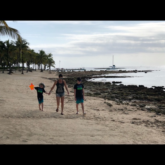 Meet your Posher, Devin - Picture 4 of 4